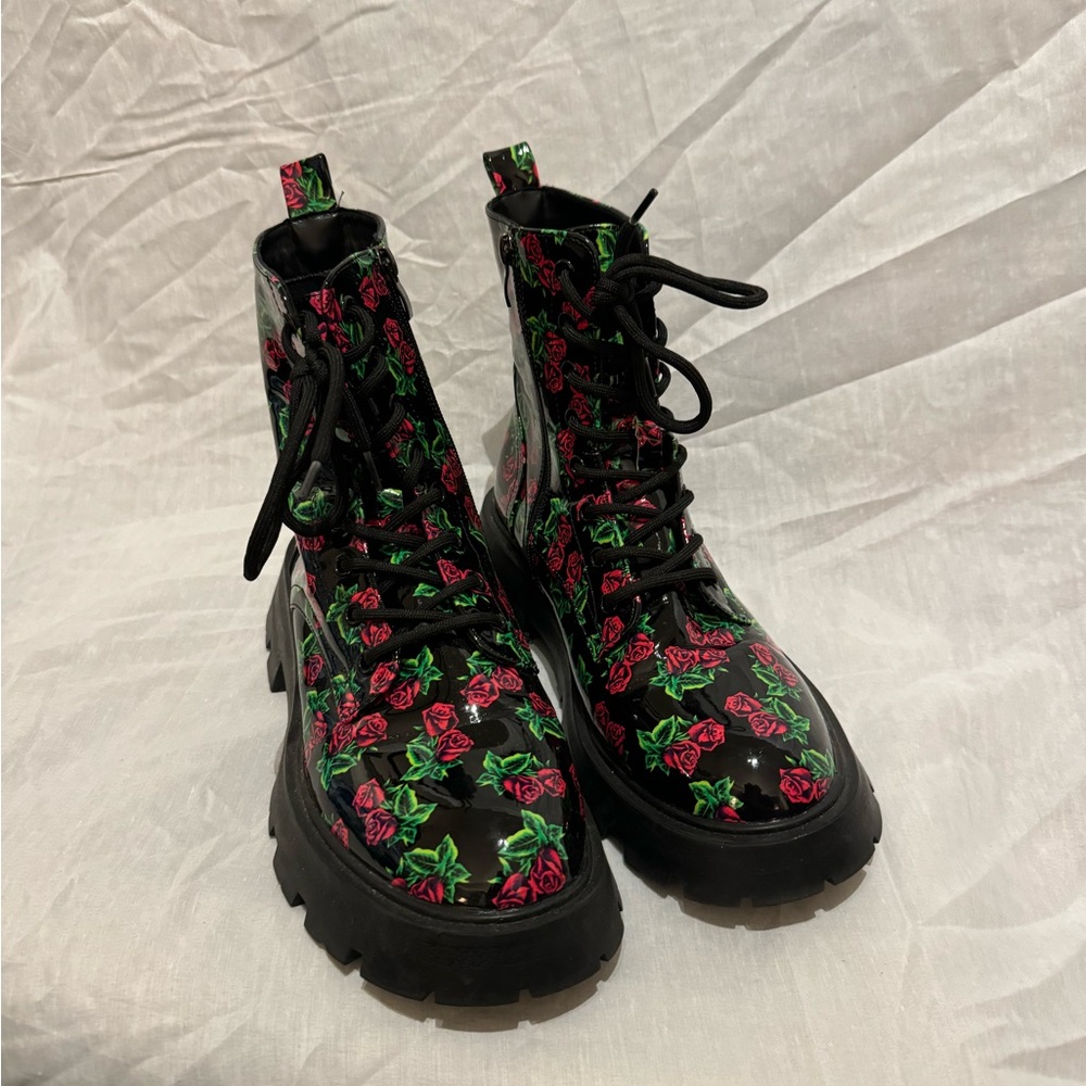 Betsey Johnson women’s Johnny lace up combat boot with zipper- Tin Can Rose